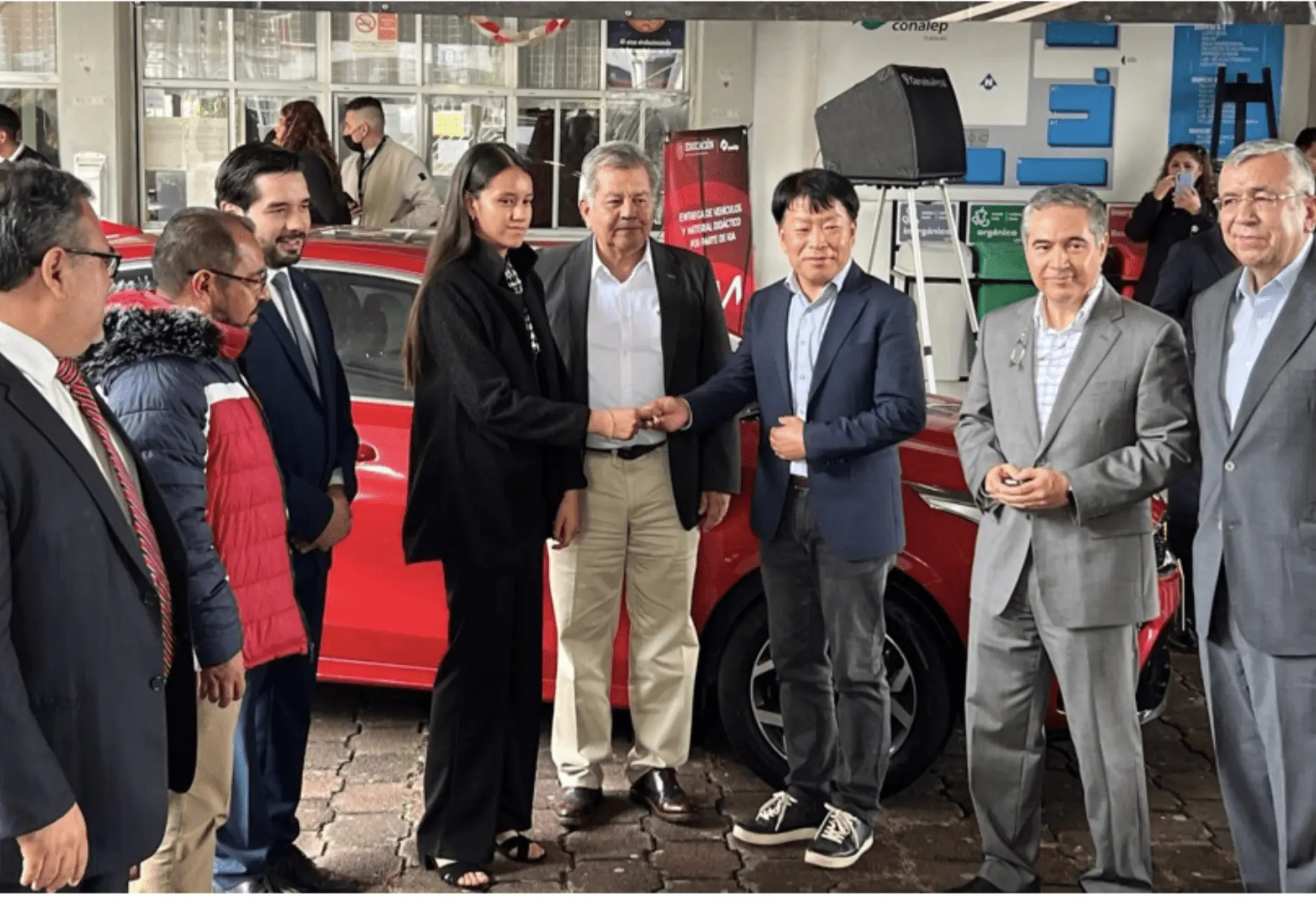 Estudiantes del Conalep aprenderán a reparar autos Kia