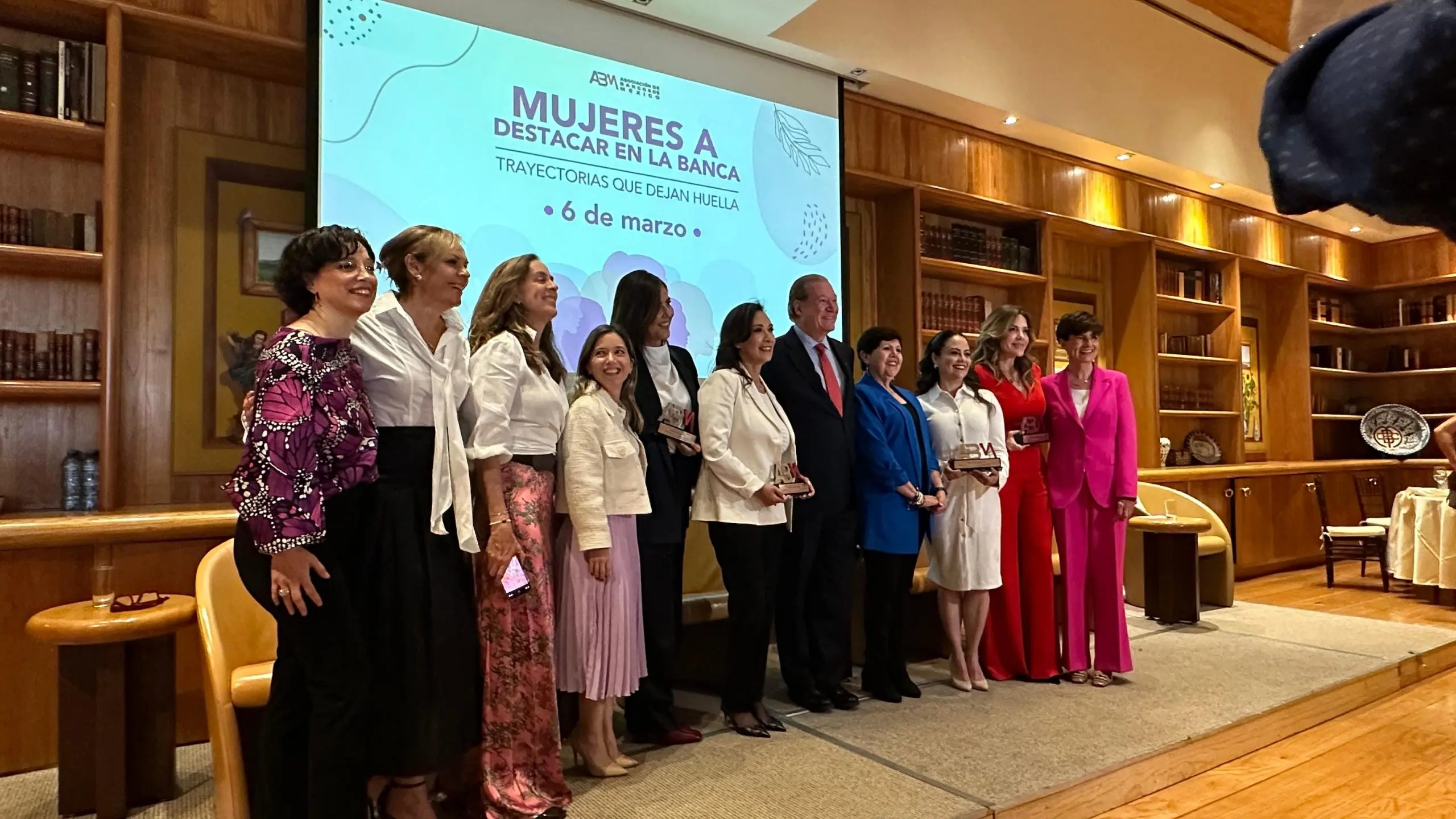 Reconocen a mujeres líderes del sector bancario