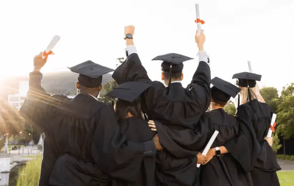 Graduaciones con Inteligencia Financiera: Celebra sin Gastar de Más