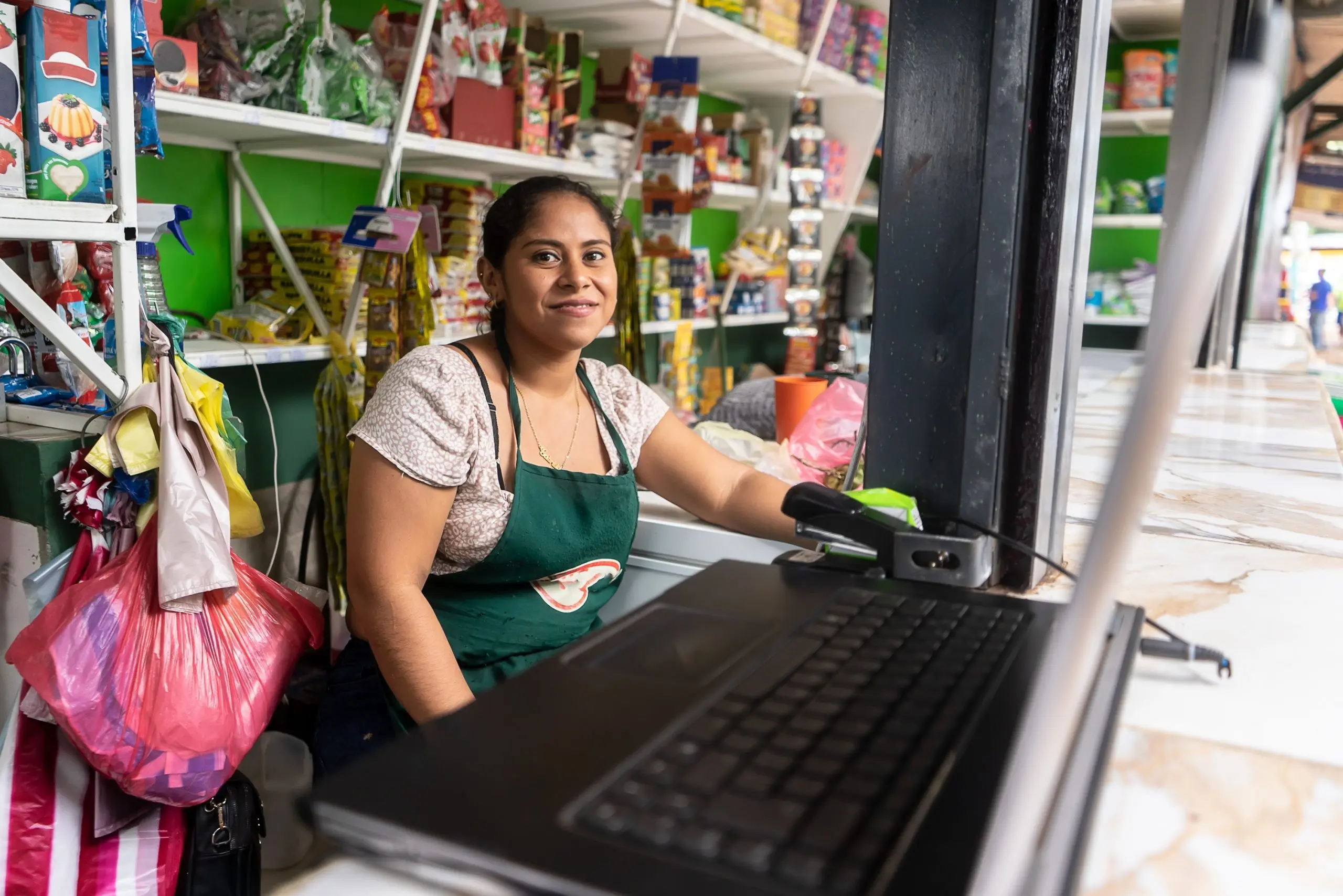 Mujeres y crédito: entre mitos, realidades y avances en su salud financiera