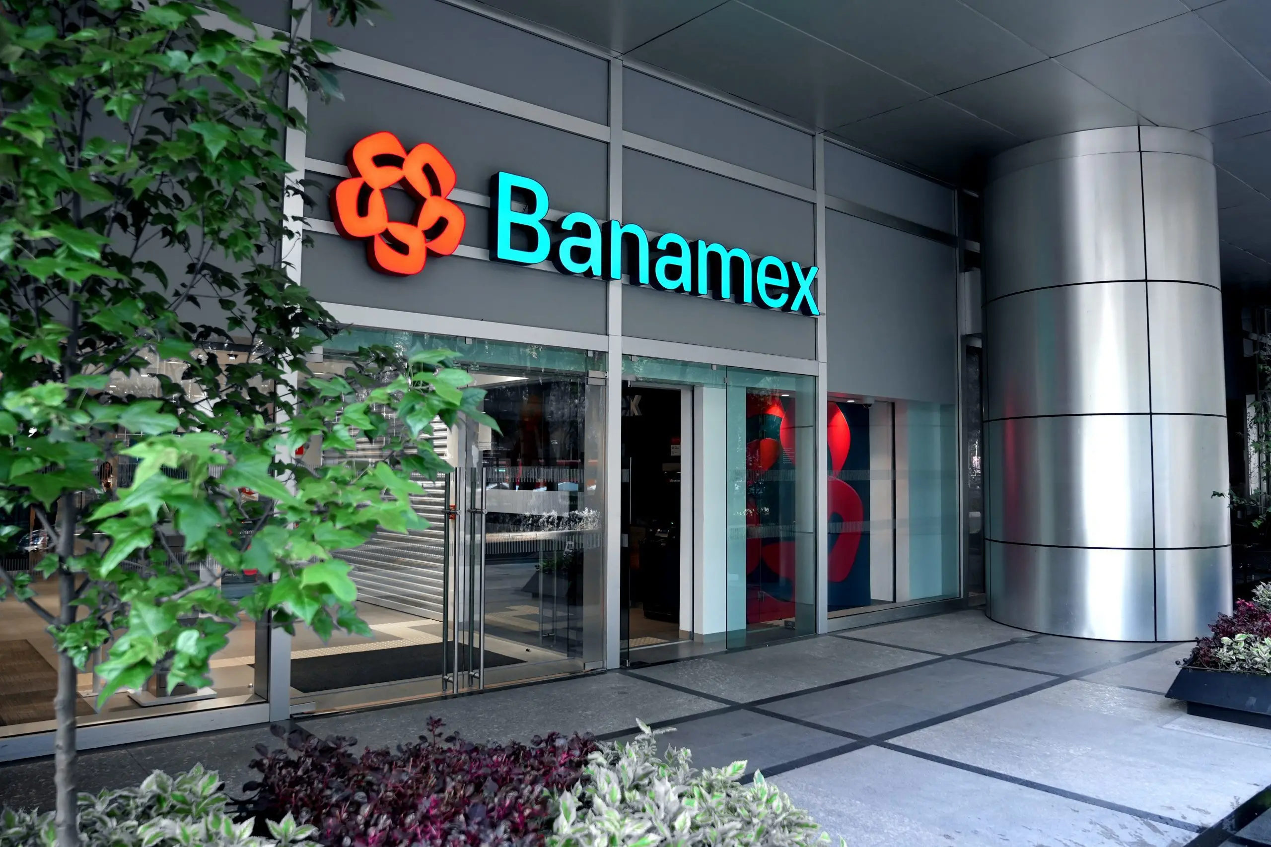 Banamex cumple