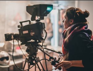 Mujeres en el cine ganan terreno pero brecha de género persiste