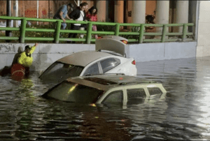 Imagen de automóviles con daños por inundaciones