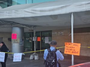 Trabajadores del SAT se manifiestan